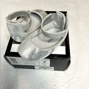 Nine West baby crib shoes | Silver with ankle strap size 2.